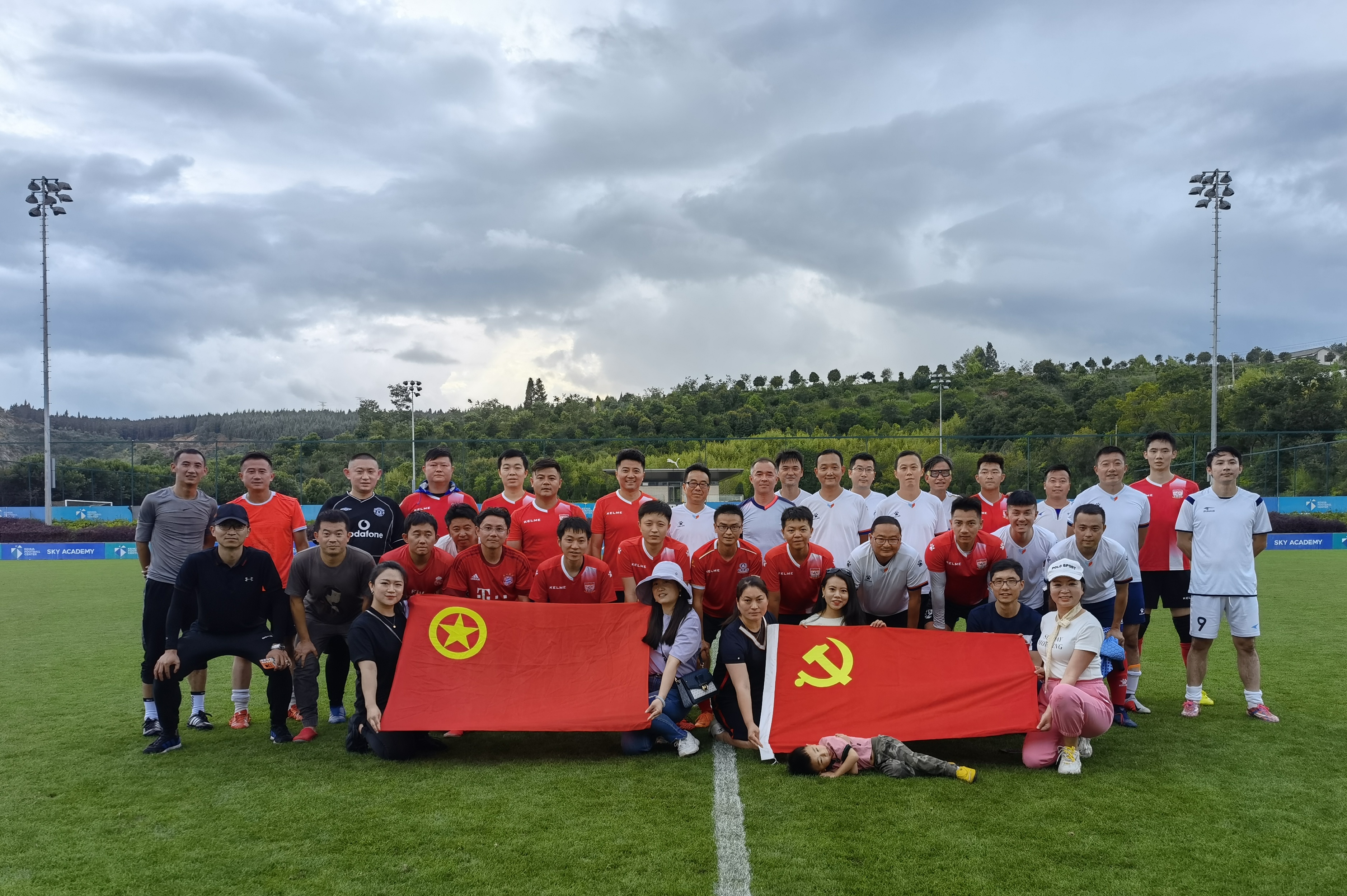 公司與五華區(qū)區(qū)政府開展足球友誼賽