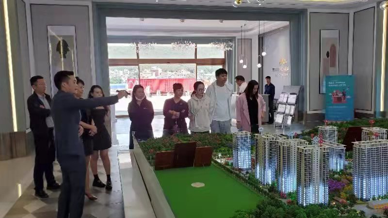 建投集團(tuán)團(tuán)委及老干處參觀調(diào)研清風(fēng)明月、意思橋康旅小鎮(zhèn)項(xiàng)目