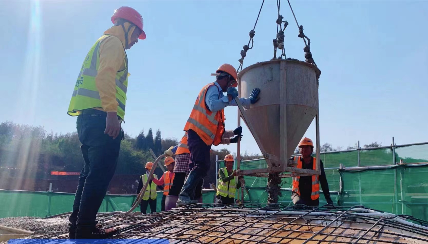 陽宗海片區(qū)建投·云院項目首棟合院順利封頂