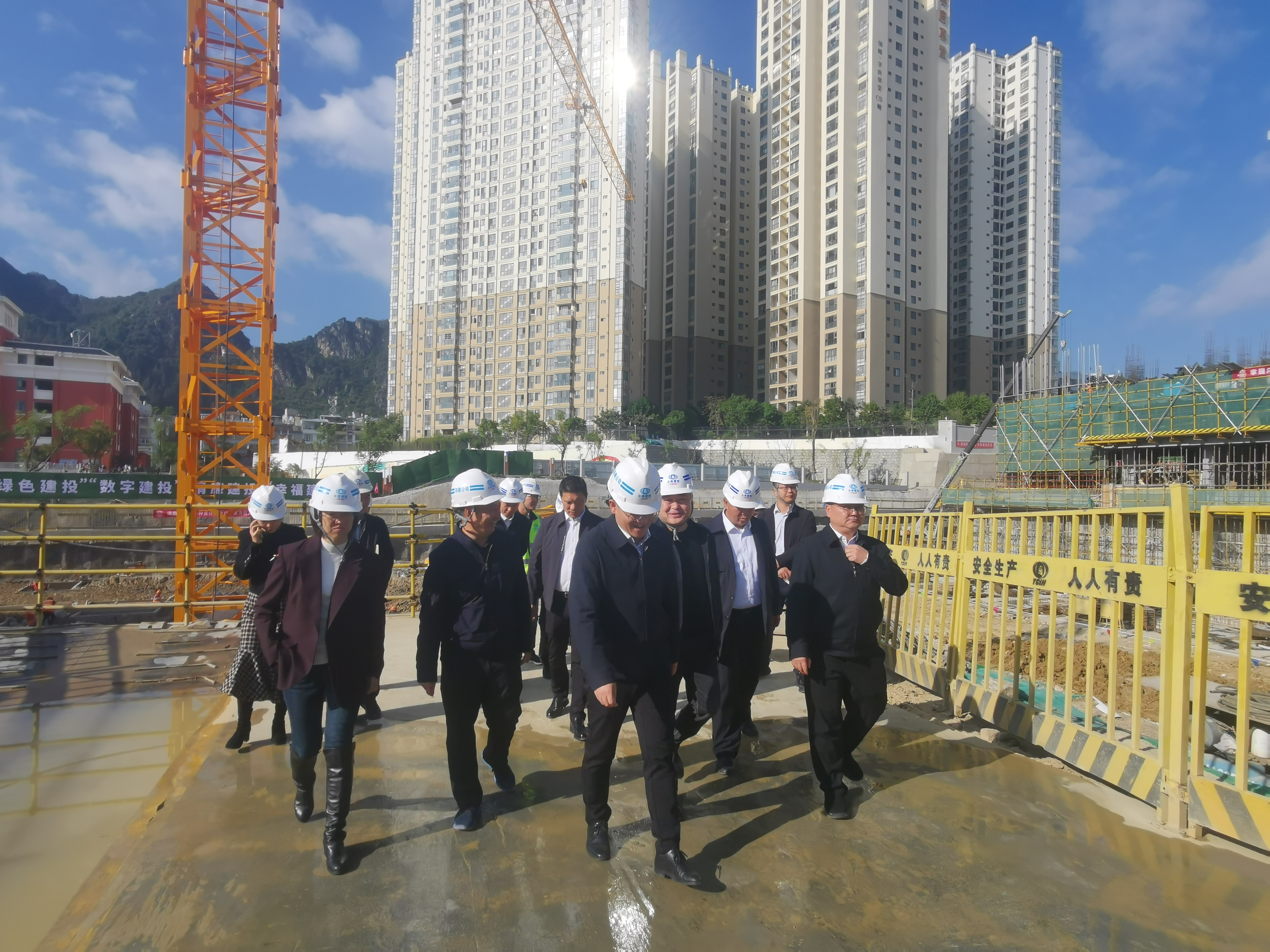 文山市主要領(lǐng)導(dǎo)到建投·西華學(xué)府項(xiàng)目調(diào)研