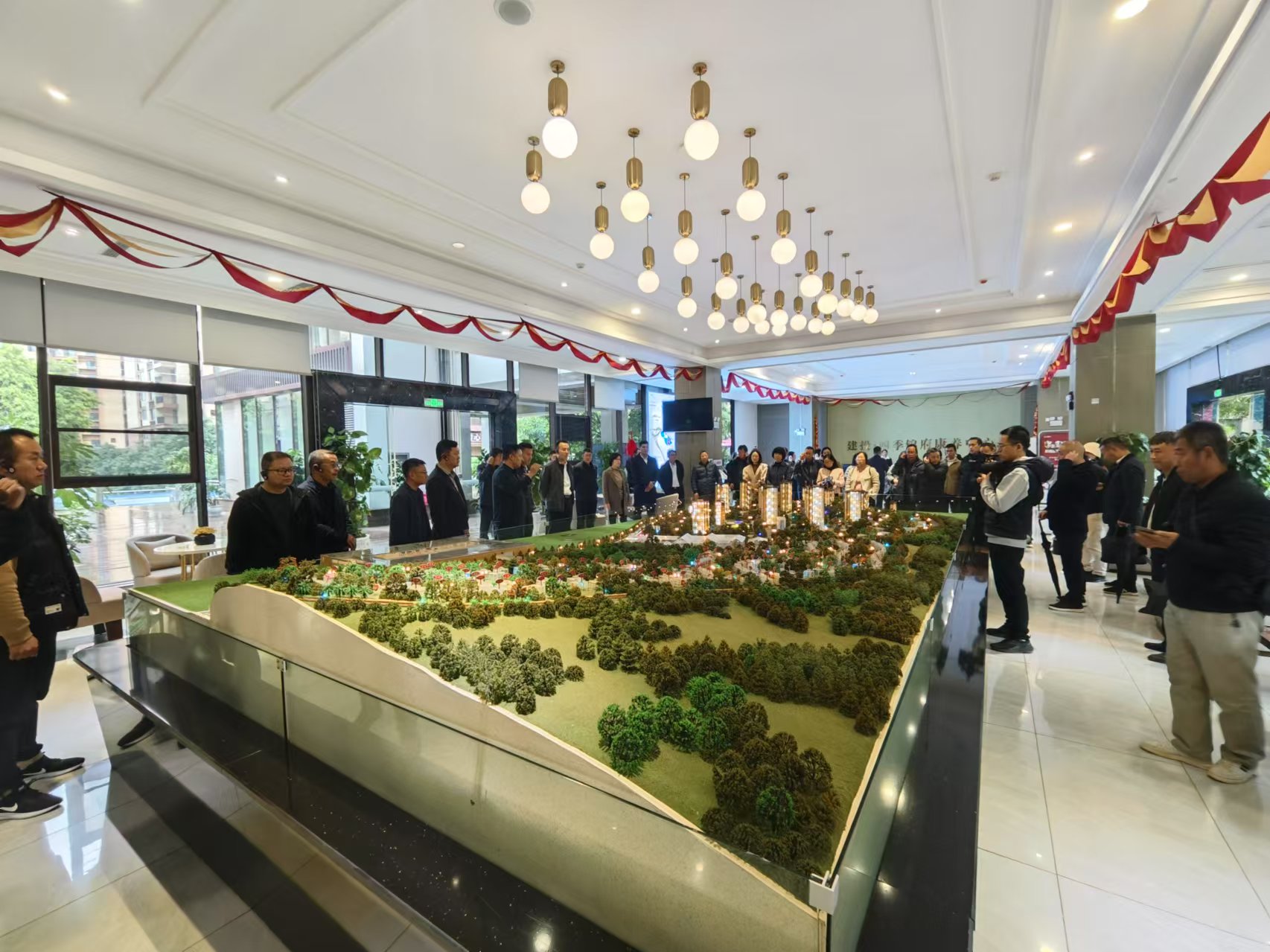 玉溪市委常委、副市長馮冰到建投·四季錦府項目調(diào)研